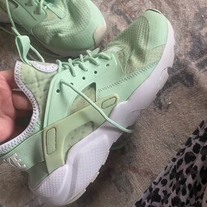 Nike Women's Light Green Sneakers